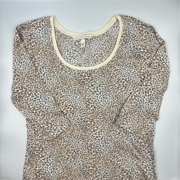 Leopard 3/4 Sleeve shirt from Victoria Secret - Picture 2 of 4